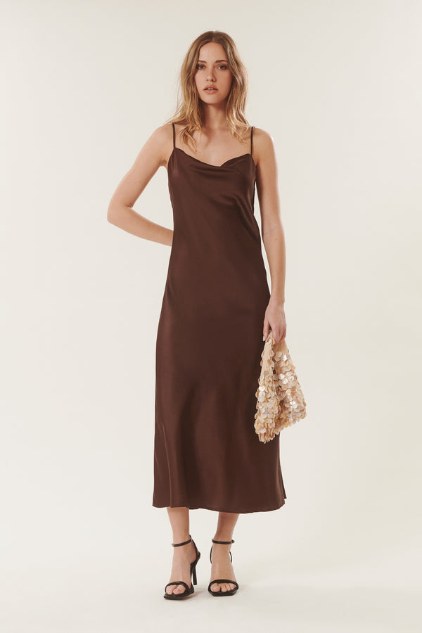 Nella | Robe satinée col bénitier