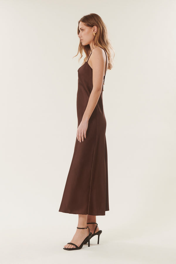 Nella | Robe satinée col bénitier