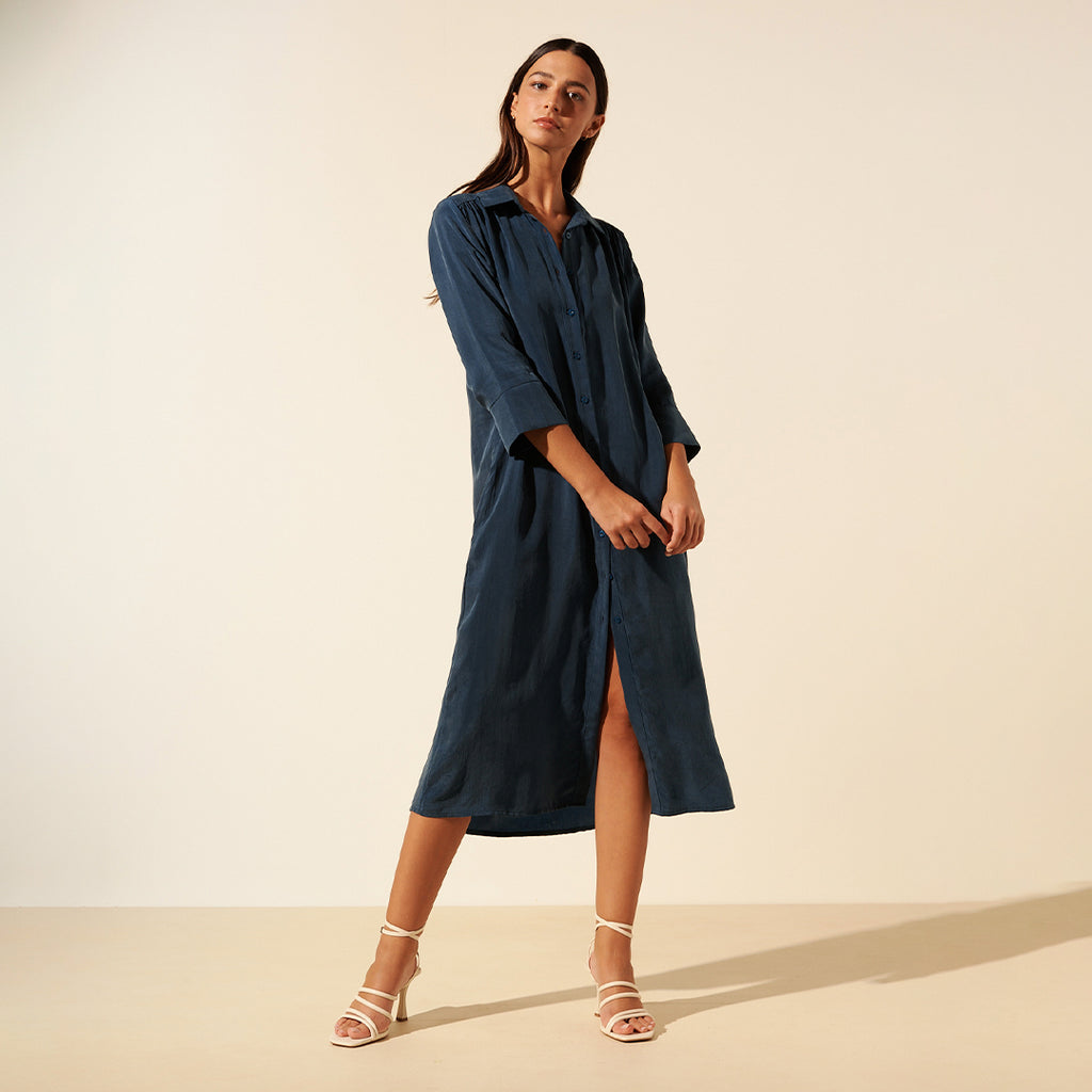 Comment accessoiriser une robe bleu marine pour un mariage ?