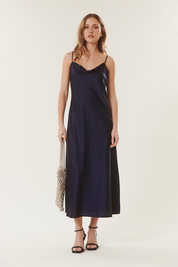 Nella | Abito in raso con scollo a barchetta